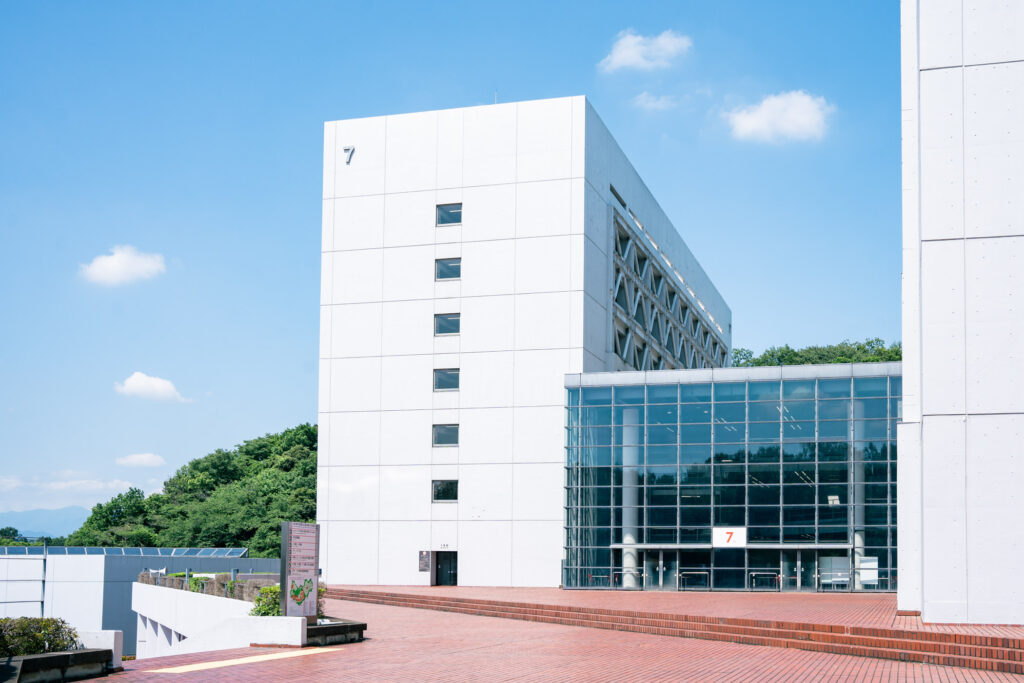 中央大学多摩キャンパス7号館 - 経済学部棟